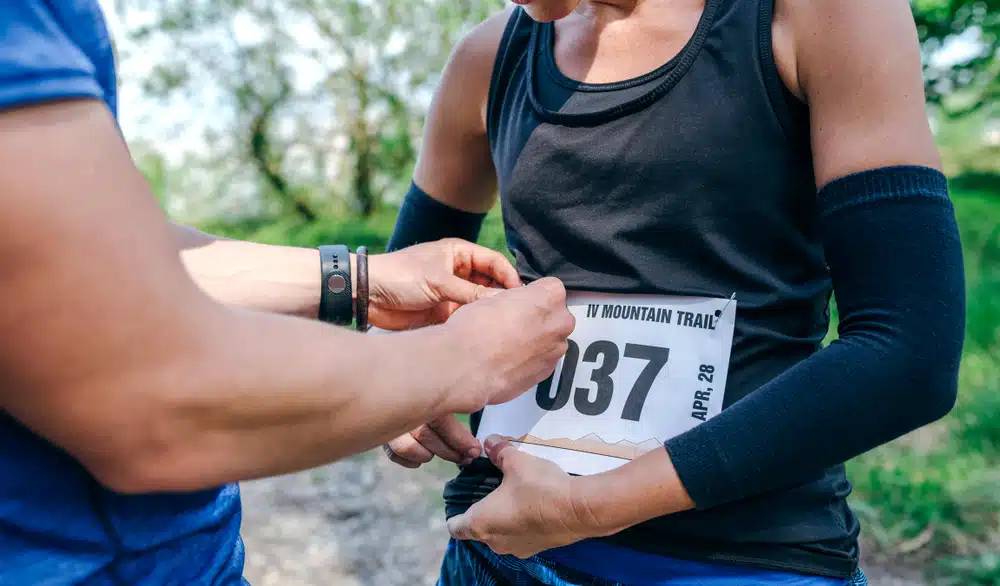 What is the proper way to put on a running bib?